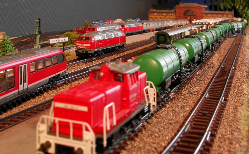 090 Fahrspass - BP Ganzzug mit BR360.JPG - Fahrspaß in N - die Rangierlok BR 360 Cargo vor einem Ganzzug aus Tankwagen